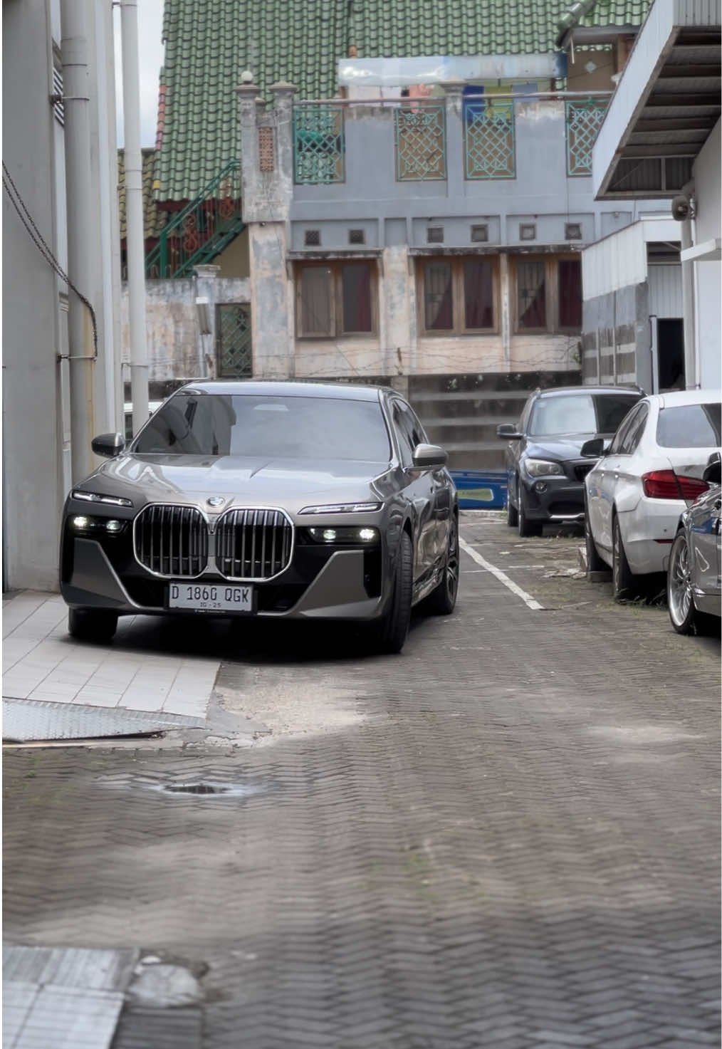 Pesona Rolls Royce versi Irit 🤣 #bmwm4 #bmw #bmwm3 #bmw735i #bmwi7 
