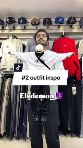 Outfit inspo en @Els Demon  Puntúen outfit 🙌🏻 Recuerda que todas estas prendas puedes encontrarlas en nuestra tienda  #trujillo #streetwear #ropatrujillo #baggyjeans #outfitinspo 