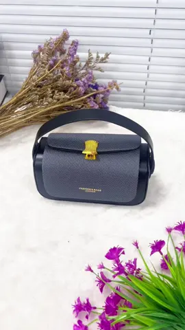 Fashionable bucket bag 💼 #bags #handbag #WomenBags #fyp #singleshoulderbags #tiktokshop #tiktok #versatile #eveningbag #prettybag #elegent #elevatedhome 