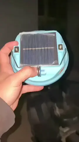 Lampu Emergency UFO 400W, baterai 7200 mAh tahan hingga 20 jam, dilengkapi solar panel dan fungsi power bank. Praktis bisa digantung, ditempel magnet, atau diletakkan. Cocok untuk keadaan darurat, camping, maupun kebutuhan sehari-hari. #lampuemergency #lampudarurat #lampucamping #powerbanklampu #solarpanel 