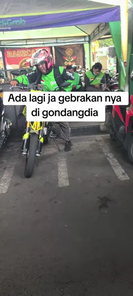 Di gondangdia mah aneh aneh ojol nya ada ja gebrakan nya ... kali ini narik pake KLX. bayangkan kalo yg naik orang gemoy waduh deh  auto di cancel ini mah  #ojol #ojolviral #driverslow #jagajakarta #bangkitlebihcepatpulihlebihkuat 