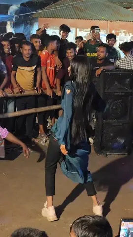 এটা তো সেই ঝাকানাকা ডান্স...🥵👀 #viralvideo #newtrend #dancevideo #foryoupageofficiall❤️❤️tiktok #djremix 