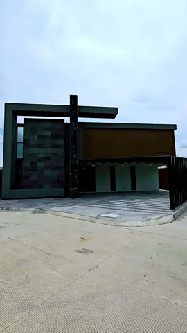 🏡 Casa en venta  📍 La cantera residencial  💲 17,500,000 🧏‍♀️ Informes al 442 747 1537 🏡 *Planta baja*  🪑Cocina con acabados de lujo  (incluye parrilla, campana, torre de hornos, lavabajillas y tarja)  - cuarto de alacena 🛋️ Sala con muro de marmol  - Comedor doble altura  - ⁠🍻 Area de bar (con dos baños) barra de marmol  - ⁠🛏️ Recamara  y vestidor  - ⁠🛀🏼 baño completo  - ⁠area de asador techada  - ⁠oficina  -  *Planta alta*  🛏️ 3 recamas, con vestidor y baño  - Recamara principal (vestidor de 4 paredes e isla, cuenta con Sauna)  🛀🏼3 baños completos  🧺area de lavado  -  Sala de tv  💎💎 - techos con plafon  - ⁠detalles de iluminación - ⁠vidrio templado escaleras  - ⁠  mini splits en distintas áreas  - ⁠cocina con puerta estilo francesa  - ⁠cocina limpia  - ⁠a un costado del área de asador del fracc. - ⁠preparación de instalación para carros eléctricos  - ⁠ pasillos de servicio en ambos laterales de casa ✨ Una residencia única, lista para disfrutar al máximo cada espacio. Haz tu cita y conócela antes de que te la ganen! #casaenventa #bienesraices #ventadepropiedades #viraltiktok #Viral #mansion #dgo #durango #durango🦂 #bienesraicesmexico #mexicanosenusa #mexicanoschingones  #durangomexico 