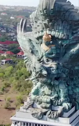 GWK selama ini disebut ikon Bali, tapi faktanya tidak sepenuhnya milik Bali. Kini, sebuah proyek raksasa tengah dibangun di Klungkung: Pusat Kebudayaan Bali (PKB), 100% milik Bali. Dengan anggaran awal 1 T dan tambahan 1,4 T akan di bangun fasilitas megah mulai dari gedung seni terbesar hingga marina, PKB digadang-gadang jadi ikon wisata baru. Namun, lokasinya di jalur lahar Gunung Agung menyisakan tanda tanya besar: benarkah PKB akan menjadi ikon Bali selanjutnya? --- #Bali #PusatKebudayaanBali #PKB #GWK #PariwisataBali #IkonBali #BeritaBali #Klungkung #WisataBudaya #BaliToday #SeniBali #baliupdate 