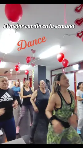 Quieres bajar la grasa y fortalecer la masa muscular?.... . Baila 💃🏽🕺🏽... Puedes convertir la grasa en energía... y si mueves todo el cuerpo... tonificas y fortaleces la masa muscular 💪🏽 . Si quieres bajar un kilo de grasa necesitas gastar siete mil calorías ... Así que... bailando gastas mínimo quinientas 🔥🔥 . Empieza ya .. pregunta por nuestros retos de 10 y 21 días... Aprovecha las promo y empieza tu transformación del 2026🎉🥳 . Estamos en la CRA. 24 #67-44 Local 1 18 Centro Comercial Las Rampas Siete de Agosto Bogotá Colombia 🇨🇴 . . . . . . . . . . . . . #disdrutatuproceso #bailaybajagrasa #transformatucuerpo #facilydivertido 