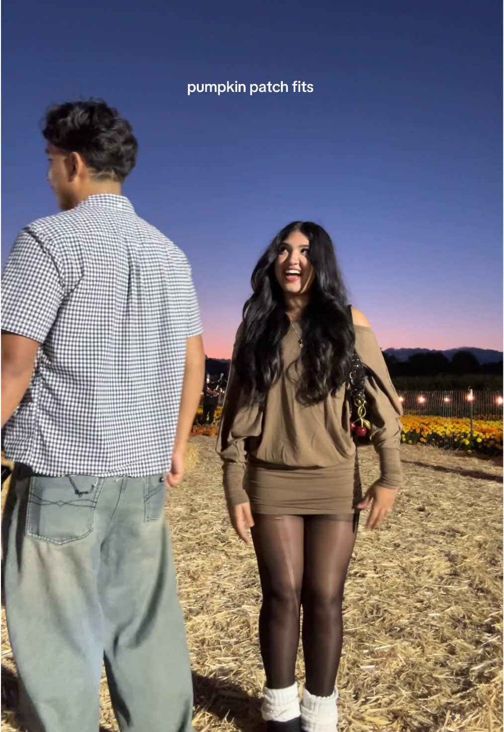 ignore the fact that i’m singing a whole different song @Sahit Cruz #pumpkinseason #fyp #fit #pumpkinpatch 