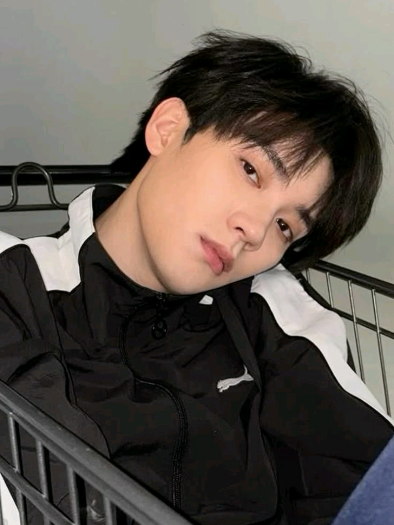 #zhouyiran : asiiikkk nii  cr : @Kaishi` | Am Prem di bio 