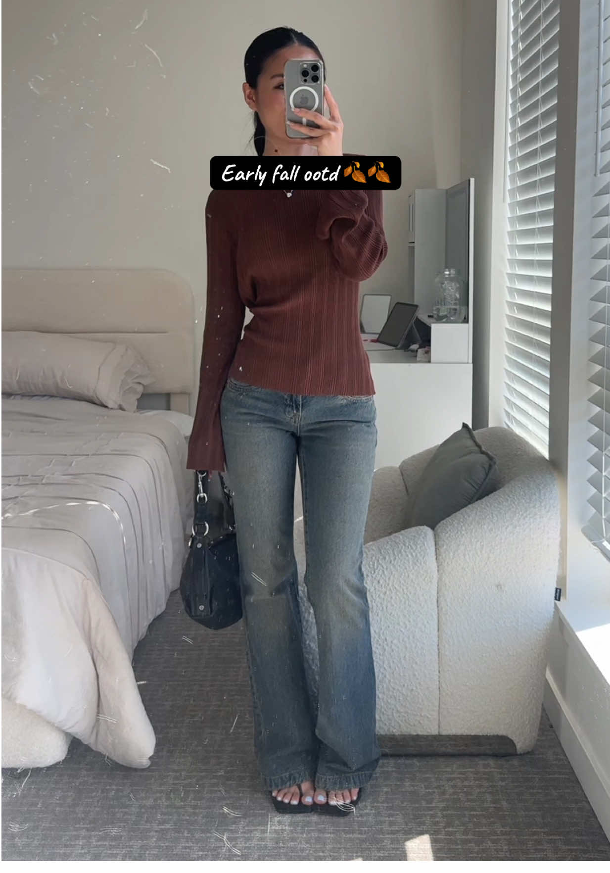 Simple and cute fall ootd! Love how the brown goes with my vintage wash jeans 🤌🤎