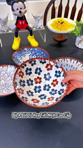 4 chiếc tô lớn, mỗi chiếc có một họa tiết khác nhau, rất đẹp. Màu sắc phối hợp rất tinh tế!! #giadungphongbep #set4battohoatietnhat #tienich #thietthuc #jizonguyen 