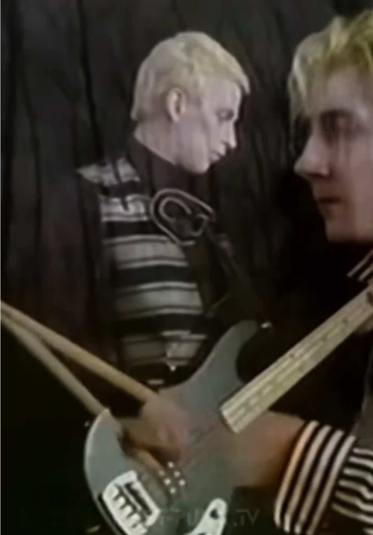 “Spellbound” by Siouxsie And The Banshees (1981). These visuals are so interesting - I love it. ##newwave##80smusic##80s##siouxsieandthebanshees##fyp
