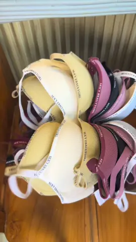 Push up sa harap, pasabog ang likod 💖 Back straps na magpapakabog ng bogelya mo! #womenbra #pushupbra #bras #fyp #foryourpage 