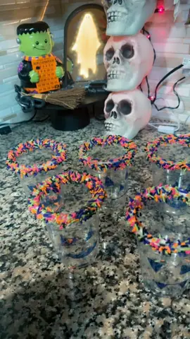 Cheers to the 1st day of SPOOKY 👻 SEASON 🧡🤎🖤🎃. Day 1 of 31 days 