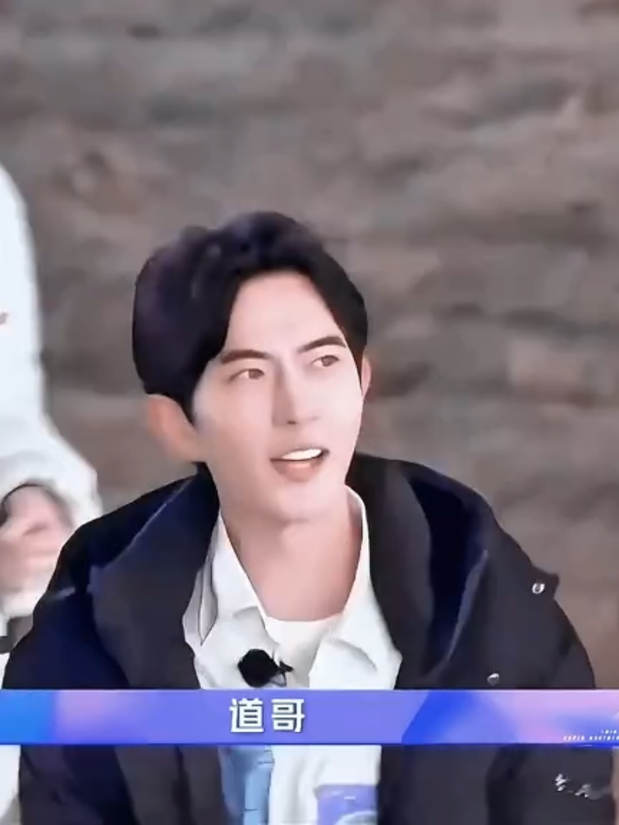 เก็บความน่ารักของเกอๆ  มาแบ่งกันนะ ขอบคุณคนตัดมาด้วยค้าบ #于朦胧 #yuminglong #alanyu #อวี่เหมิงหลง  #juaticeforyumenglong 