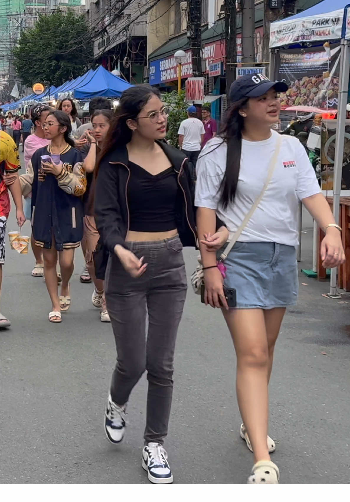 Walking the Fusion Alley Night Market in Sampaloc Manila #philippines 🇵🇭 #streetfood #nightmarket #manila #fusionalley 