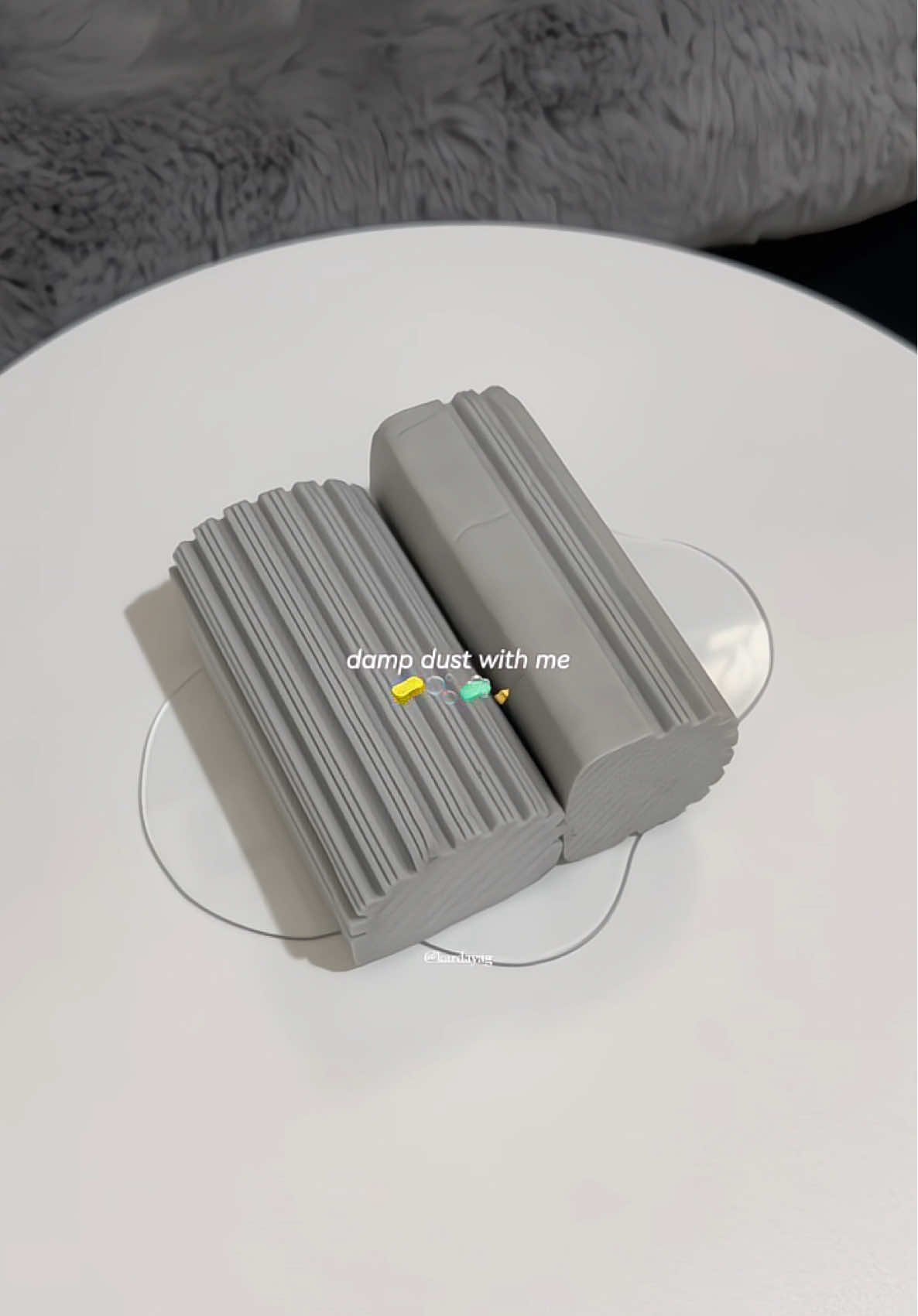 Life saver! Hindi na tayo mahihirapang maglinis mga mare ko! Iwas bahing na din dahil nakukuha niya lahat ng alikabok! This damp duster is my best buy! #CleanTok #cleanwithme #dampduster #satisfyingvideo #speedclean 