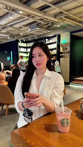 Lúc đó em chỉ nghĩ: ai lấy anh này chắc sẽ hạnh phúc. Em nghĩ thêm một bước nữa: người có hạnh phúc đó có thể là em không..!