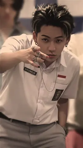 Membalas @_... tipe preman sekolah, segala pernak pernik di pake #agit #hyunsuk #treasure 