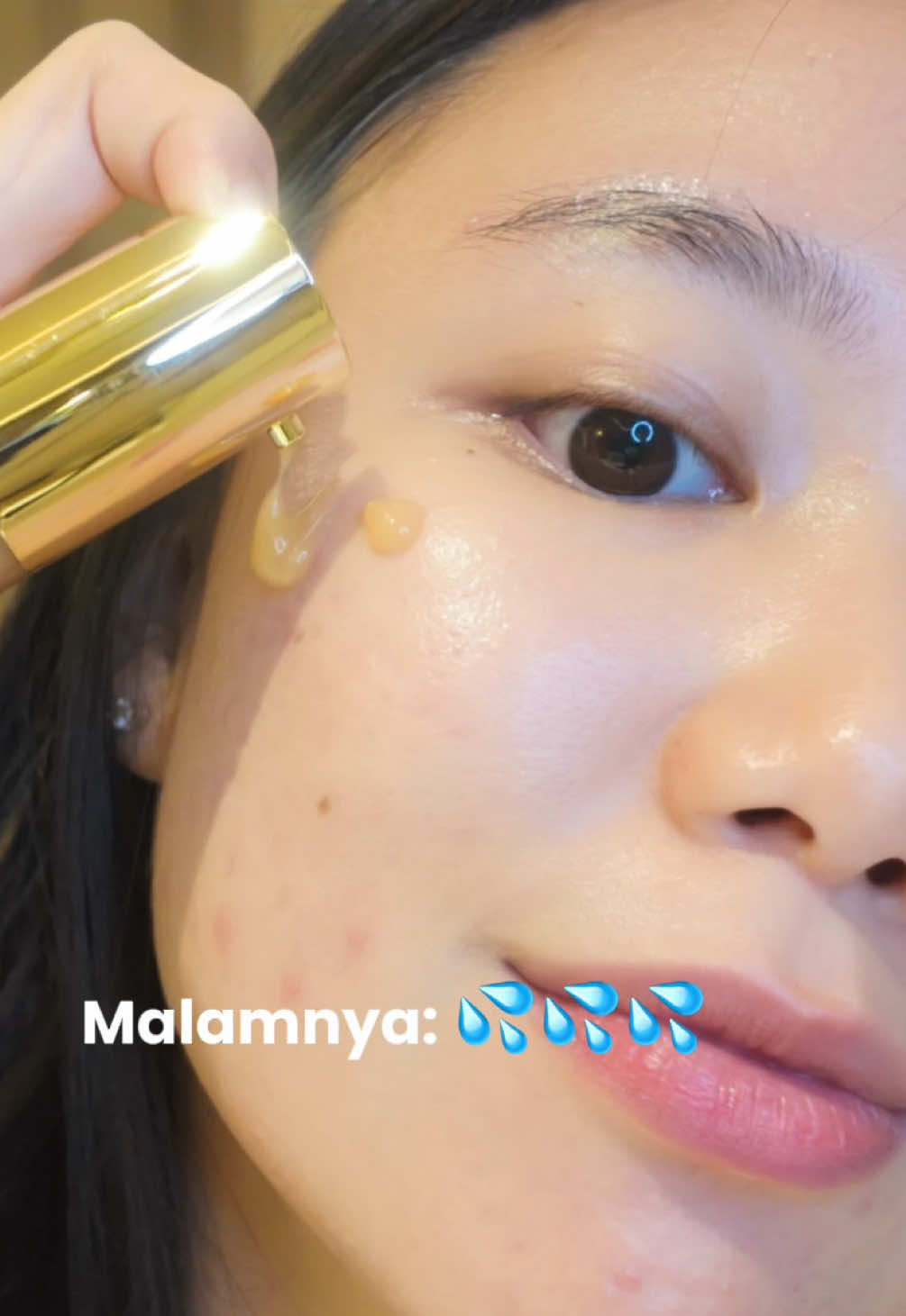 Nah gini kalau pakai emas buat skincare jadi autoglowing✨ @msglow.beauty  #msglowbeauty #goldserum #glowingskin #skincare #viral 