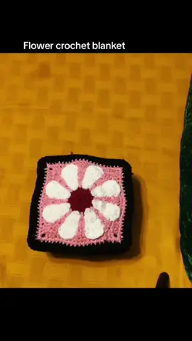 I want to make this blanket again! #crochetflowers #autumn #blanket #fyp 