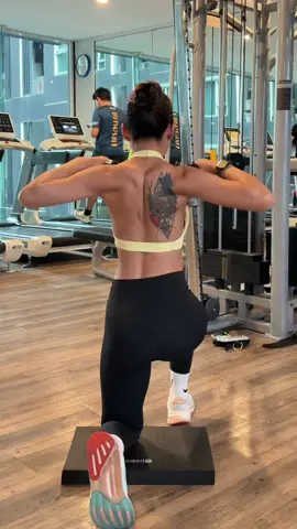 อยากติดปีก🪽✨ น้องเค้าก็เล่นใหญ่เลย🤭 *ปีหน้าปีดหลังต้องมา #gym #Fitness #สร้างกล้ามเนื้อ #shoulders #ปั้นหุ่น 