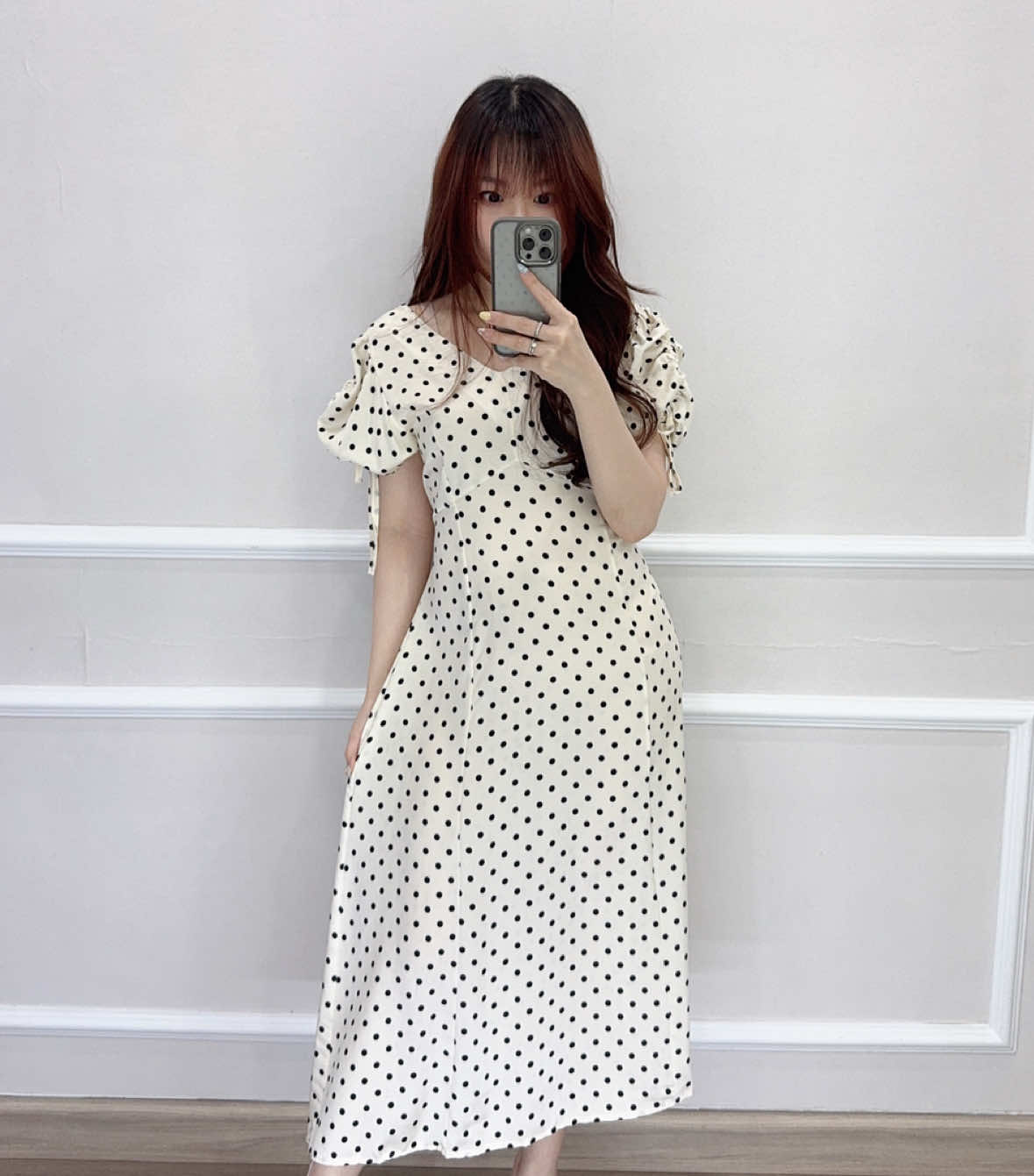 SV 6800 Polka Puff Dress PRICE : 185.000 WS : 170.000 MATT : COTTON POLYESTER SIZE : Freesize (Fit to XS-S) *belakang seleting, samping tali Bust : 84cm Waist : 60-86cm Hip : 98cm Length : 116cm Warna : 1. Krem Berat : 290gram
