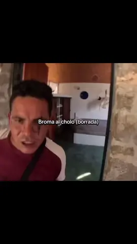 Prank on a cholo (deleted) #elreydelasbromas #fyp #bromas #prank #cholo 