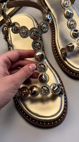 Sandália Feminina Flatform Com Bolinhas Douradas. 💕.                       ##moda##sandalia##plataforma##estilo