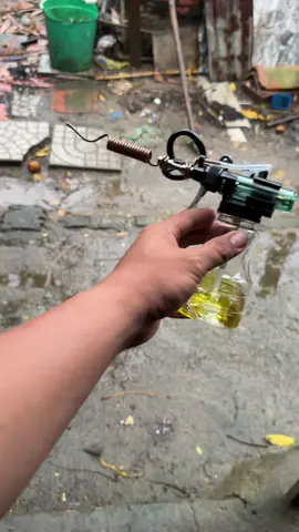 Cách vô gas. Cận cảnh máy tạo khói mini. Bắt 🐝 đuổi 🦟 bắt 🐁 ôi tiện lợi nhỏ gọn.  mình Oder nhé nào cần #haiminifarm #LearnOnTikTok #maytaokhoimini #maytaokhoi #mayduoimuoi 