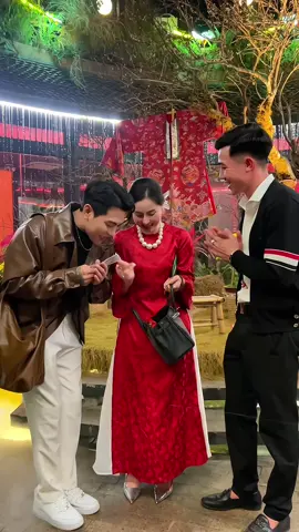 Vào xin vía Cô cho nhiều lộc ạ 🙏☘️🥰#codongkimcuc #cuutinhlinhtu #phongthuycocuc #chuathenbacson @Sắp Lễ CônĐảo-Cô Đồng Kim Cúc 