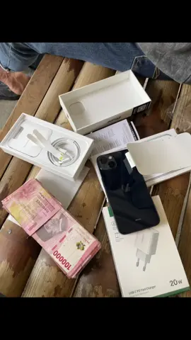 alhamdulillah sold out iphone 13 new ibox, terimakasih kak🥰