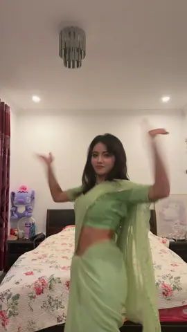 Tikka launa hattar bhayo 😭.  #fyp #nepalitiktok #bollywoodsongs #sharukhkhan 