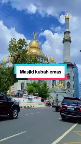 Masjid dengan menara tertinggi no 3 se Asia. Belum lagi kubah nya yang emas MasyaAllah..  Masjid yang terdiri dari 4 lantai sudah menggunakan lift dan eskalator. Mantapp apalagi kalau bukan masjid agung medan 😍 #medan #medanviral #masjidagungmedan #fyppppppppppppppppppppppp 