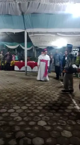 goyang ja'i dipimpin langsung yg mulia BPK  uskup bersama BPK bupati Dompu dan Romo paroki Dompu..dlm rangka HUT paroki SanMarYos Dompu NTB yg ke30 tahun👍🙏