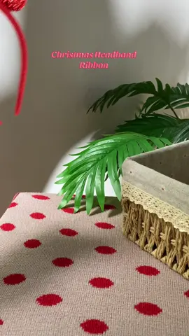 You must have this cute Christmas Ribbon Headband!!! 🤶🎄 #christmas #headband #christmasheadbands #ribbonheadbands 