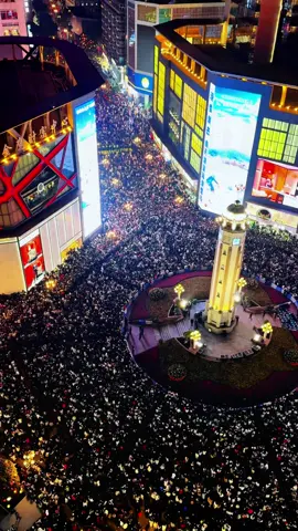 🤯🇨🇳 Chongqing during National Holidays = FULL HOUSE! 🤒 Crowds everywhere — so if you’re planning a trip, better be prepared!  #Chongqing #ChinaTravel #NationalHoliday