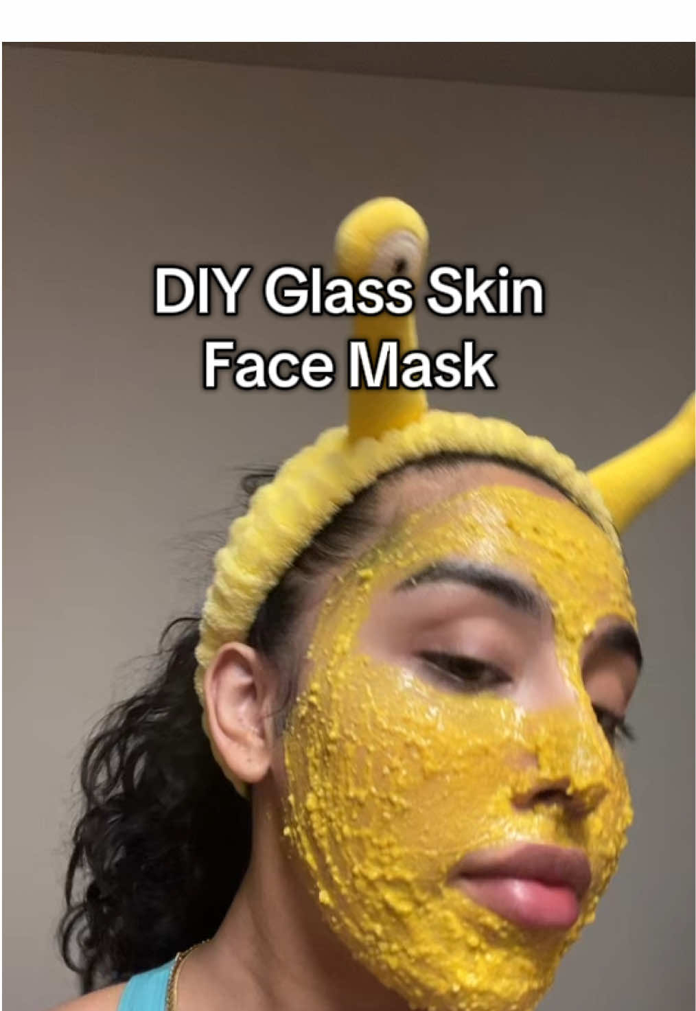 This DIY face mask 5x/week will leave you with no pores, zero acne scars, & bright skin! This was a game changer when I used to have chronic acne #DIY #facemask #skincare 