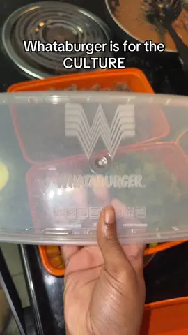 @Whataburger not only is the cobb salad DELICIOUS, but you’re helping cut out waste! I LOVE YEWWW! 