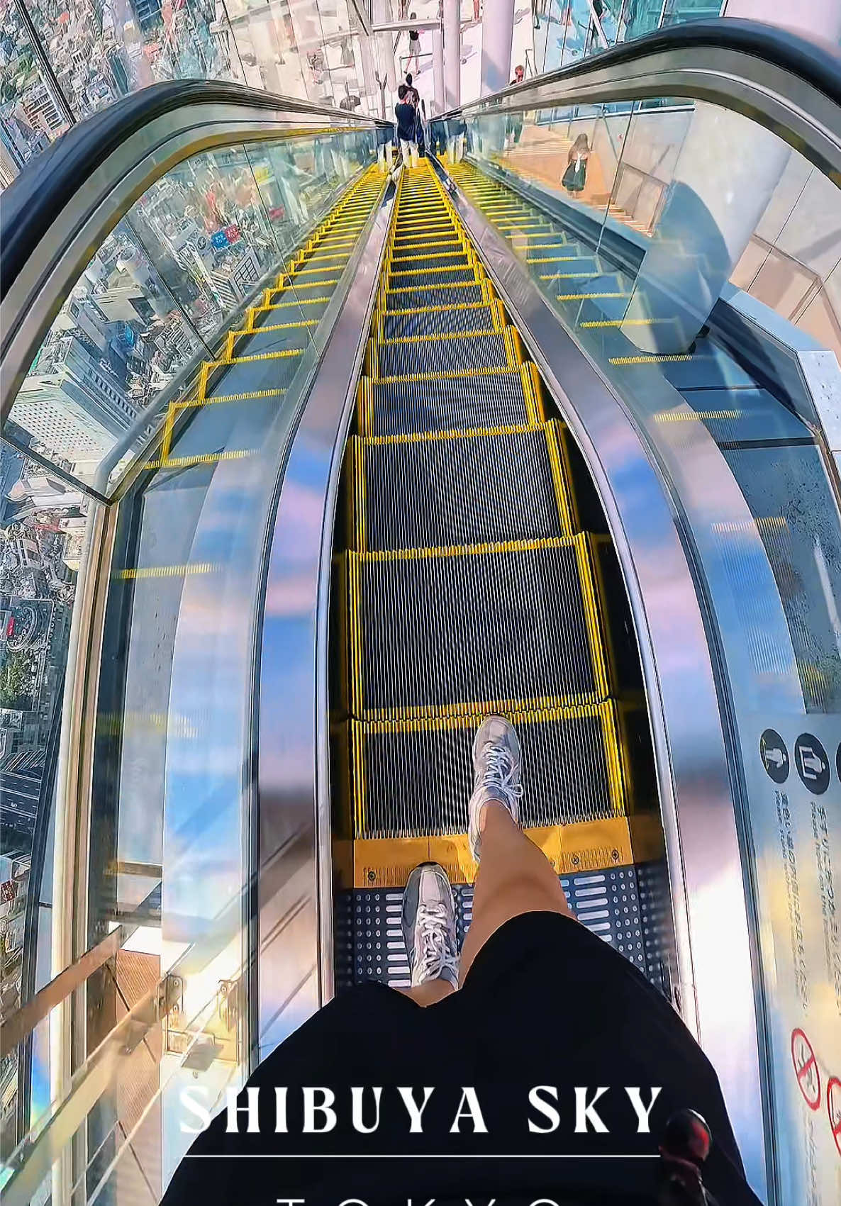 Akhirnya bisa kesampean buat video ini🥹 Yang dulu cuman “save video”, sekarang jadi “save moment”🥹🇯🇵 #shibuyasky #japan #tokyo #fyp #shibuya 