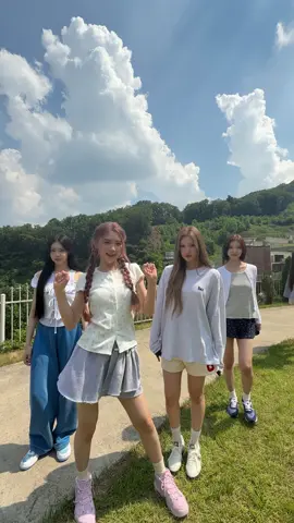 zz뒤에서 뭐해 #Hearts2Hearts #하츠투하츠 #H2H #PrettyPlease #Hearts2Hearts_PrettyPlease 