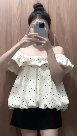 Áo trễ vai chấm bi quá xinh #outfit #xuhuong #homnaymacgi #viral #fyp 