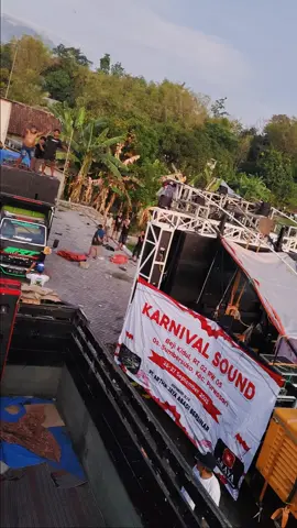 🤣#karnavalsoundsystem #senterlighting #avolitesquartz #xmlite400 