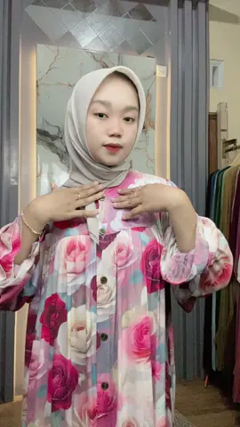 Bunds motifff yang aku pake ini udahh paling bestseller nya hayu yang mau saman CO sekarangggg🥰🤑😍🛍️💅#promoseruweekend #fyp #rekomendasigamis #ootdhijabstyle #dresscantik 