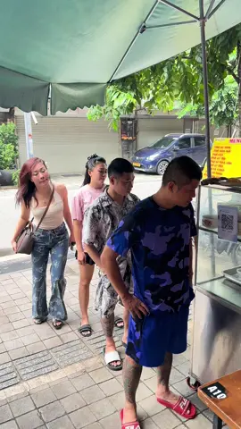 Khách hàng là thượng đế,nhưng tờ 500k nó cuốn quá ae ạ,ae phở gà view sân vườn thì ủng hộ e với ạ,địa chỉ 178 Nguyễn Văn Tuyết ạ 🥰 #999cachxintienvk #vkckhaihuoc #giadinhkunkenkin @Hằng Nguyễn 