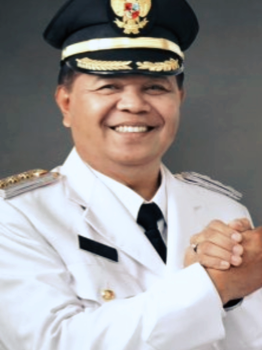 Aa Umbara Sutisna (lahir 7 Februari 1963, Lembang) adalah mantan Bupati Bandung Barat (2018–2023) dan mantan Ketua DPRD Kabupaten Bandung Barat (2009–2018). Ia berkarier di politik melalui PDI Perjuangan dan Partai NasDem. Pada masa jabatan Bupati, ia terjerat kasus korupsi bantuan sosial COVID-19 dan divonis 5 tahun penjara dengan denda Rp250 juta serta uang pengganti Rp2,7 miliar. #aaumbarasutisna #bupatibandungbarat #kabupatenbandungbarat #foryoupage #masukberandafyp 