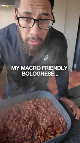 Healthy Spag Bol meal prep 🍝🔥 482 cals | 42g protein | 51g carb | 10g fat per serving. Low cal, low fat, high protein, and it actually slaps 🤤 Comment “🍝” if you want the full recipe? 👇🏾 Thank you @Briscoes @Sunbeam for making my meal preps a whole lot easier 🙌🏾 #mealpreptok #fitnessmeals #lowcalorie #highproteinmeals #EasyRecipes 