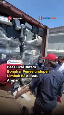 Bea Cukai Batam dan KLHK melakukan penggeledahan kontainer di dermaga pelabuhan Batu Ampar, Batam, Kamis 2 Oktober 2025 sekitar pukul 10.30 WIB.  Petugas memeriksa sejumlah kontainer dan ditemukan berton-ton diduga limbah B3 (bahan berbahaya dan beracun). #batamnews #batam 