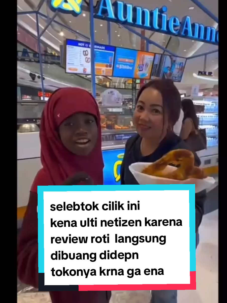 viral selebtok brnama lilis ini jadi   pembicaraan netizen karna dia mereview roti dan dibuang langsung didepan tokonya,hal ini bikin netizen ger4m #beritaviral #fyppppppppppppppppppppppp #auntie #kue #beritaviral 