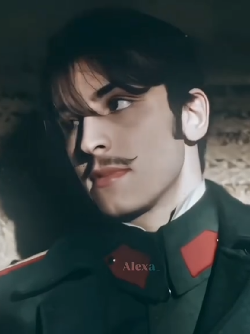 damn!! i can't describe more he just too hansome!! #leonidaspapadopoulos #lieutenant #borankuzum #vatanimsensin #turkishseries 