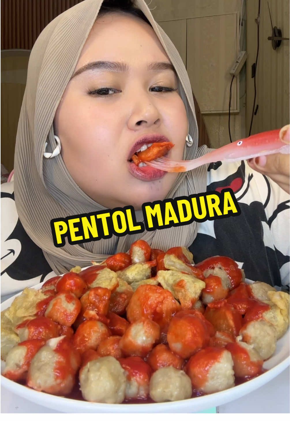 Enak bgt huahahha, suamiku yg ga suka jajanan beginian aja bilang enak🥲 #pentolmadura #pentol #pentolviral #pentolmercon #pentolpedas 