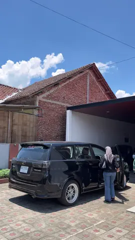Otewe jemput anak sekolah
